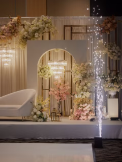 People really underestimate simple setups…  but this right here?  this is luxury without trying too hard 🤍  weddinginspo #luxurydecor #torontoweddings #minimalwedding #elegantwedding